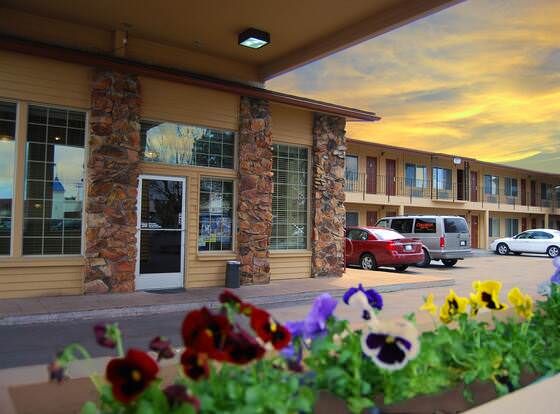 Cimarron Inn Klamath Falls allows check-in for 18 year-old guests