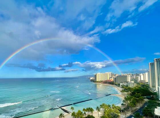 Waikiki Beach Marriott Resort & Spa allows check-in for 18 year-old guests