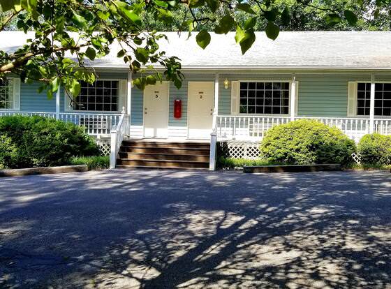 Evening Shade Inn allows check-in for 18 year-old guests