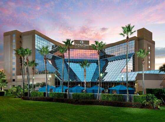 DoubleTree by Hilton Orlando Airport allows check-in for 18 year-old guests