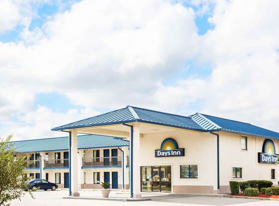 Days Inn by Wyndham Valdosta at Rainwater Conference Center allows check-in for 18 year-old guests