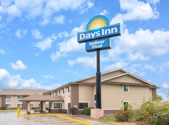 Days Inn by Wyndham Topeka allows check-in for 18 year-old guests