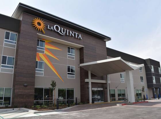 La Quinta Inn & Suites by Wyndham San Bernardino allows check-in for 18 year-old guests