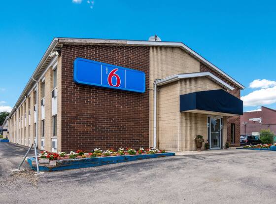 Motel 6 Madison, WI - East allows check-in for 18 year-old guests