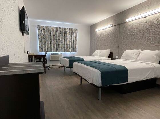 Motel 6 Green Bay, WI - Lambeau allows check-in for 18 year-old guests