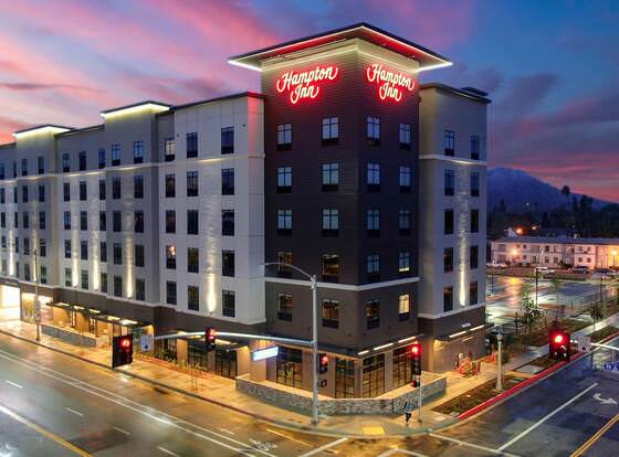 Hampton Inn Riverside Downtown allows check-in for 18 year-old guests