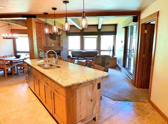 Lift Tickets Ground Floor in Mtn Village, Wifi, Fireplace, Hot Tubs allows check-in for 18 year-old guests