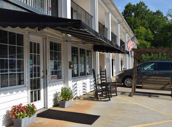 Cullars Inn allows check-in for 18 year-old guests