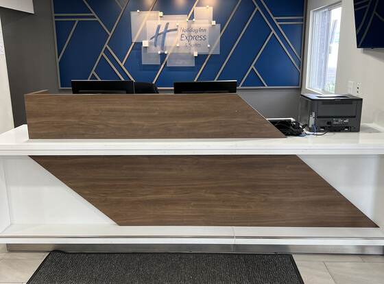 Holiday Inn Express & Suites Phoenix - Mesa West, an IHG Hotel allows check-in for 18 year-old guests