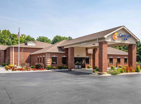 Comfort Inn allows check-in for 18 year-old guests