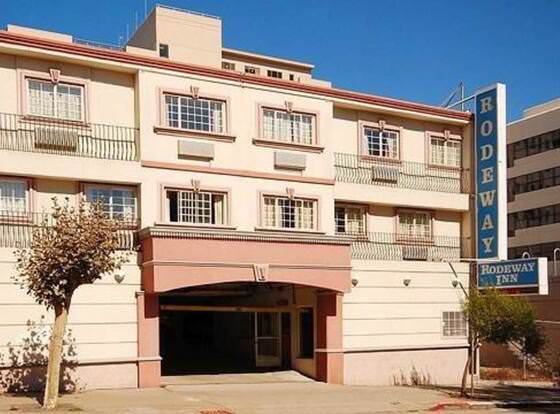 Rodeway Inn Civic Center allows check-in for 18 year-old guests