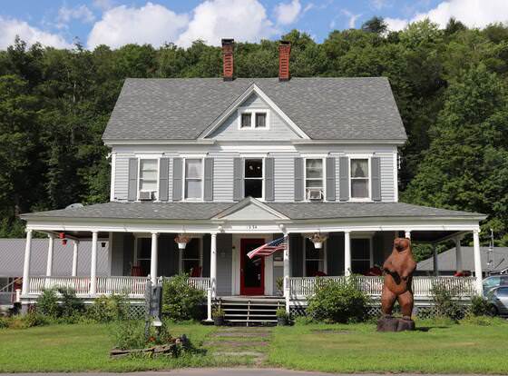 Reynolds House Inn & Motel allows check-in for 18 year-old guests