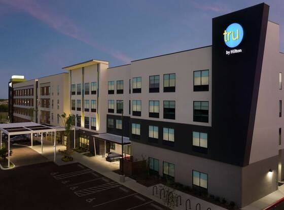 Tru by Hilton San Antonio Lackland Sea World allows check-in for 18 year-old guests