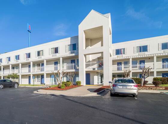 Motel 6 Augusta, GA allows check-in for 18 year-old guests