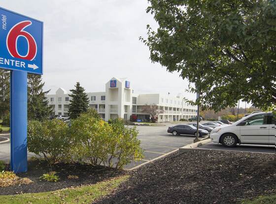 Motel 6 Willoughby, OH - Cleveland allows check-in for 18 year-old guests