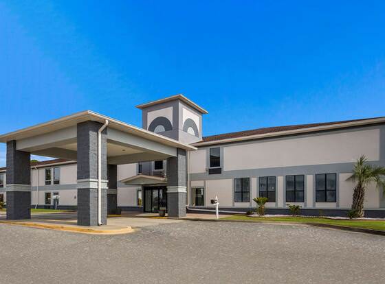 Quality Inn allows check-in for 18 year-old guests