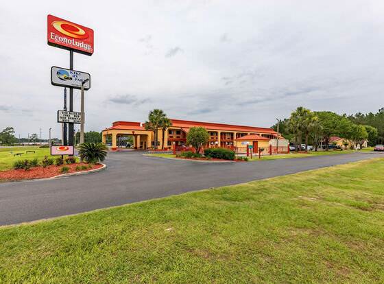 Econo Lodge Cumberland allows check-in for 18 year-old guests