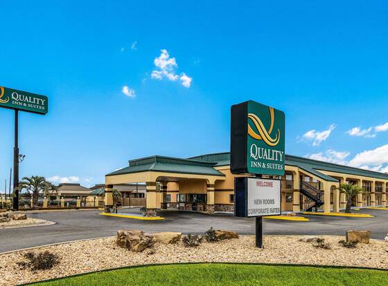Quality Inn & Suites Dublin allows check-in for 18 year-old guests