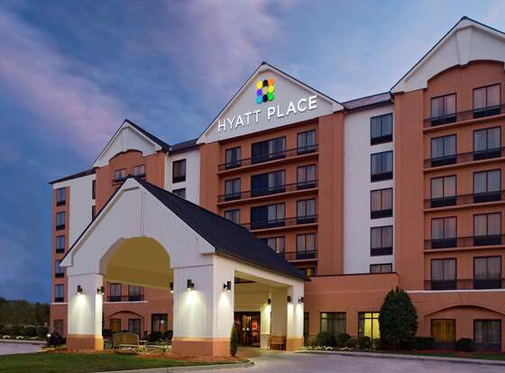 Hyatt Place San Antonio Airport - Quarry Market allows check-in for 18 year-old guests