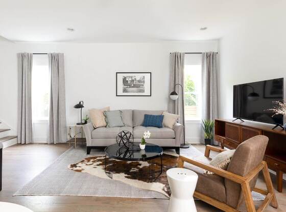 Wonderful 8beds/4ba Home in Nashville allows check-in for 18 year-old guests