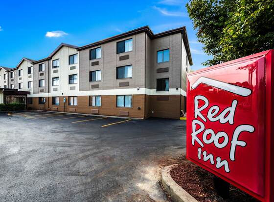 Red Roof Inn Palatine allows check-in for 18 year-old guests