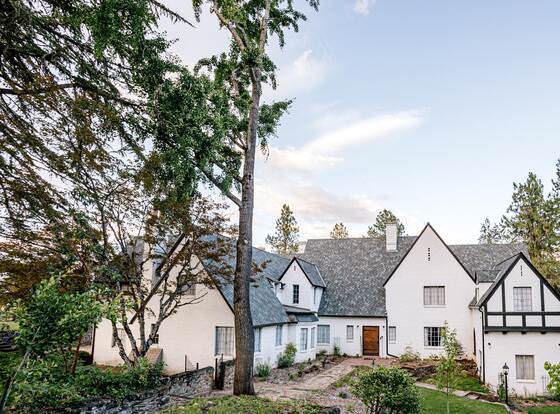 Hummingbird Estate Wine & Suites allows check-in for 18 year-old guests