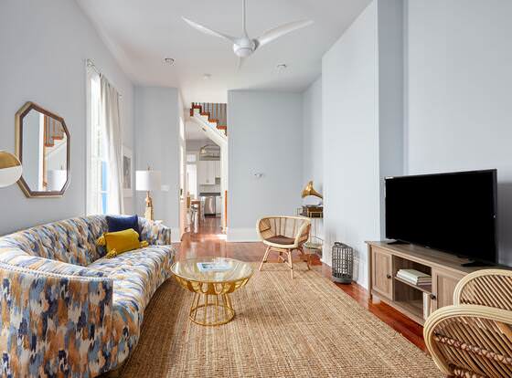 Sonder - Magazine Suites allows check-in for 18 year-old guests