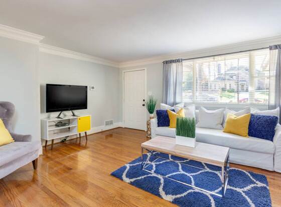 Light & Airy Family Home allows check-in for 18 year-old guests