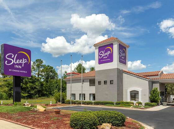 Sleep Inn Fayetteville I-95 allows check-in for 18 year-old guests