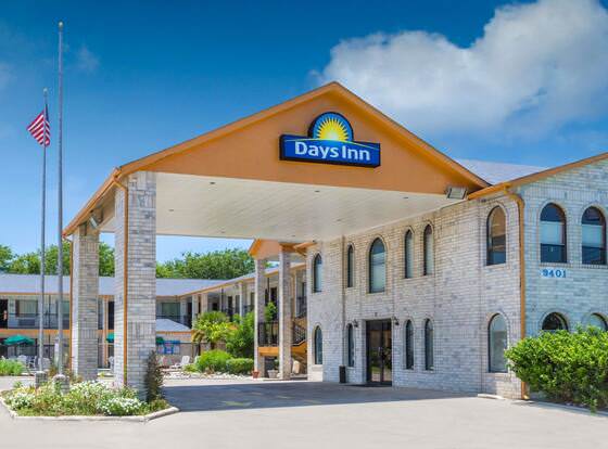 Days Inn by Wyndham San Antonio allows check-in for 18 year-old guests