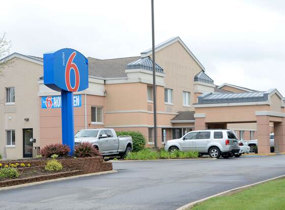 Motel 6 Anderson, IN - Indianapolis allows check-in for 18 year-old guests