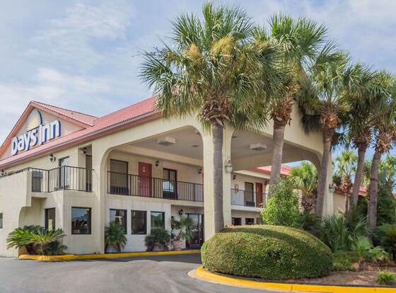 Days Inn by Wyndham Destin allows check-in for 18 year-old guests