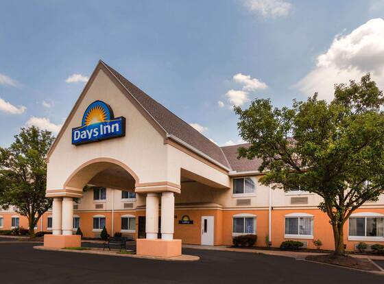 Days Inn by Wyndham Milan Sandusky South allows check-in for 18 year-old guests