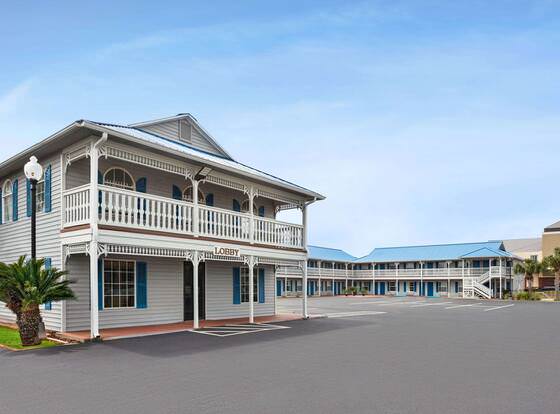 Super 8 by Wyndham Foley allows check-in for 18 year-old guests