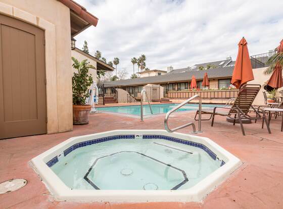 Brisas del Mar, Inn at the Beach allows check-in for 18 year-old guests