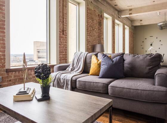 FRONTDESK 500 Ervay Downtown Convention Ctr allows check-in for 18 year-old guests