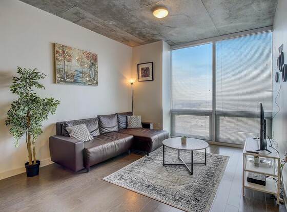 FRONTDESK Skyhouse Apts Uptown Charlotte allows check-in for 18 year-old guests