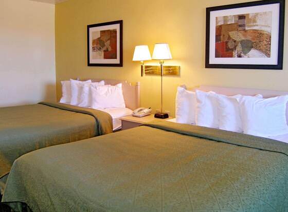 Hotel Blue 66 allows check-in for 18 year-old guests