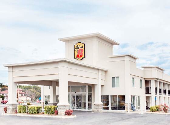 Super 8 by Wyndham Dalton allows check-in for 18 year-old guests