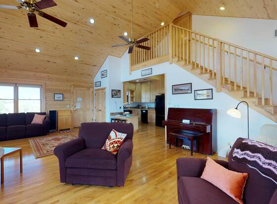 Mustang Mesa Amazing Views allows check-in for 18 year-old guests