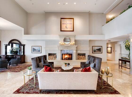 Ayres Hotel Costa Mesa/Newport Beach allows check-in for 18 year-old guests