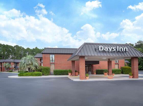 Days Inn by Wyndham Statesboro allows check-in for 18 year-old guests