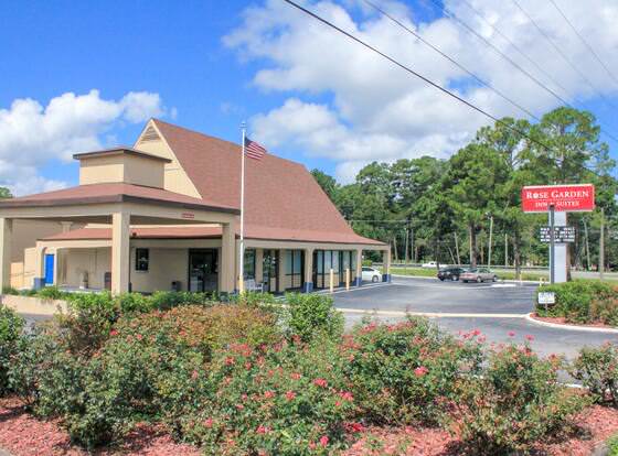 Rose Garden Inn & Suites allows check-in for 18 year-old guests