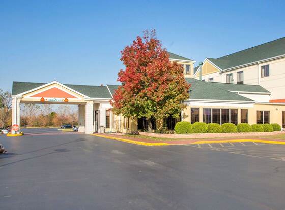 Clarion Inn S Holland allows check-in for 18 year-old guests