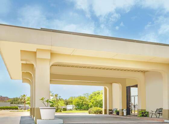 Knights Inn Victoria allows check-in for 18 year-old guests