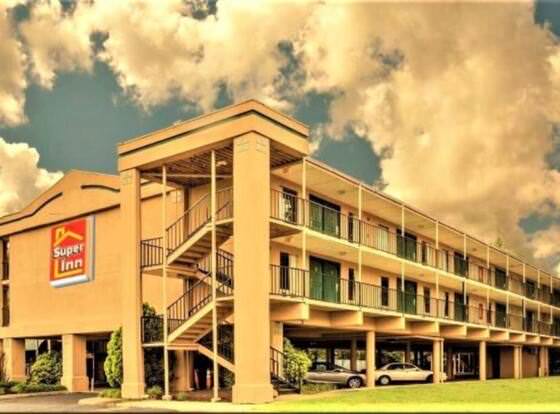 Super Inn Williamsburg allows check-in for 18 year-old guests