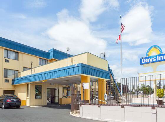 Days Inn by Wyndham Bellingham allows check-in for 18 year-old guests