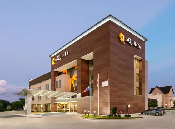 La Quinta Inn & Suites by Wyndham College Station North allows check-in for 18 year-old guests
