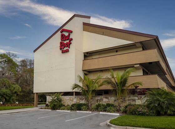 Red Roof Inn Tampa - Brandon allows check-in for 18 year-old guests