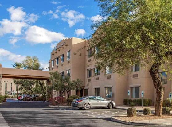 Hotel Scottsdale allows check-in for 18 year-old guests